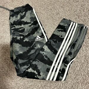 Adidas camo sweatpants - straight leg, black & grey #soccer #sports #athlete